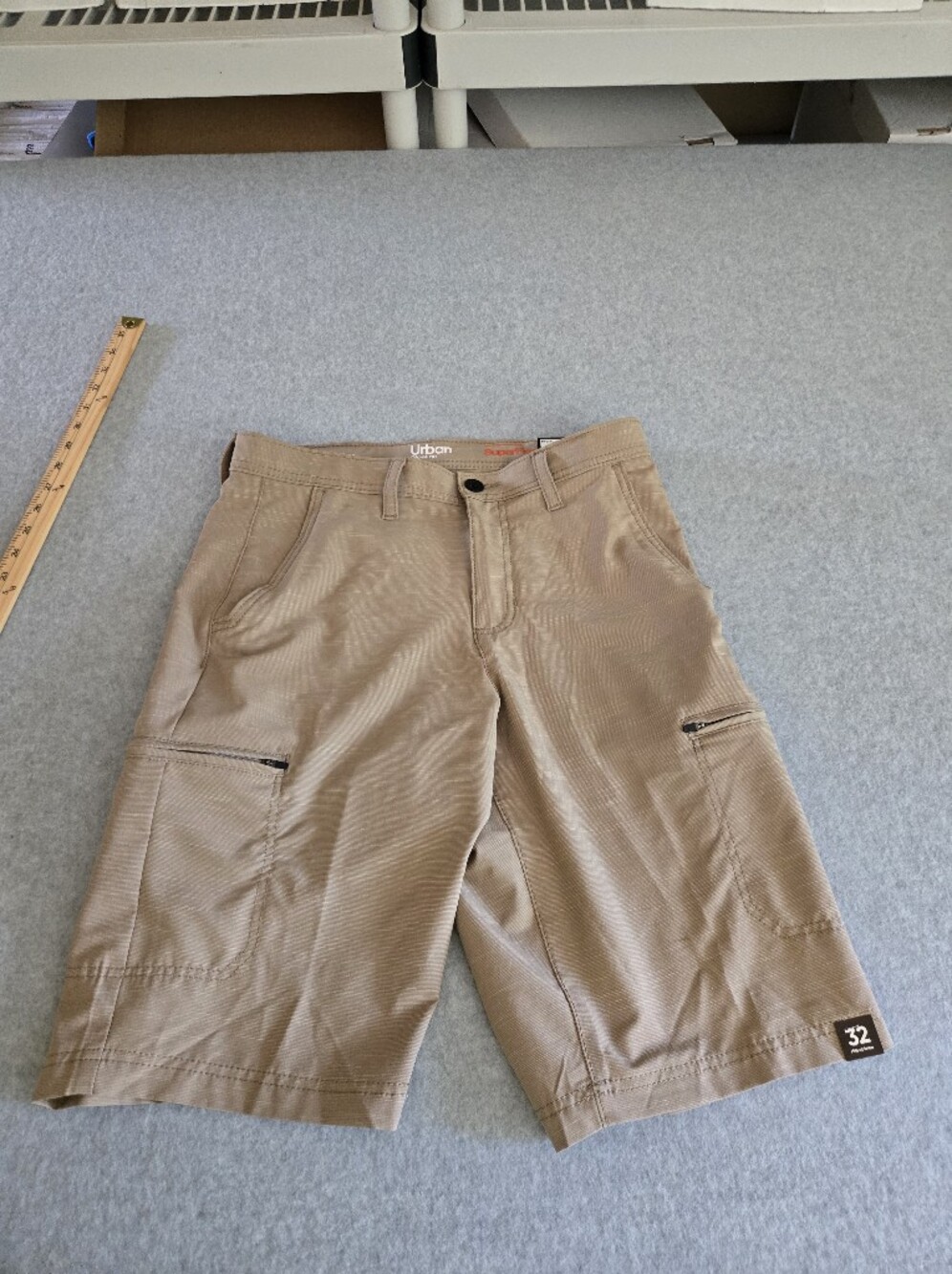 Urban Pipeline Tan Cargo Shorts Mens Size 32 Khaki SuperFlex 12" Inseam